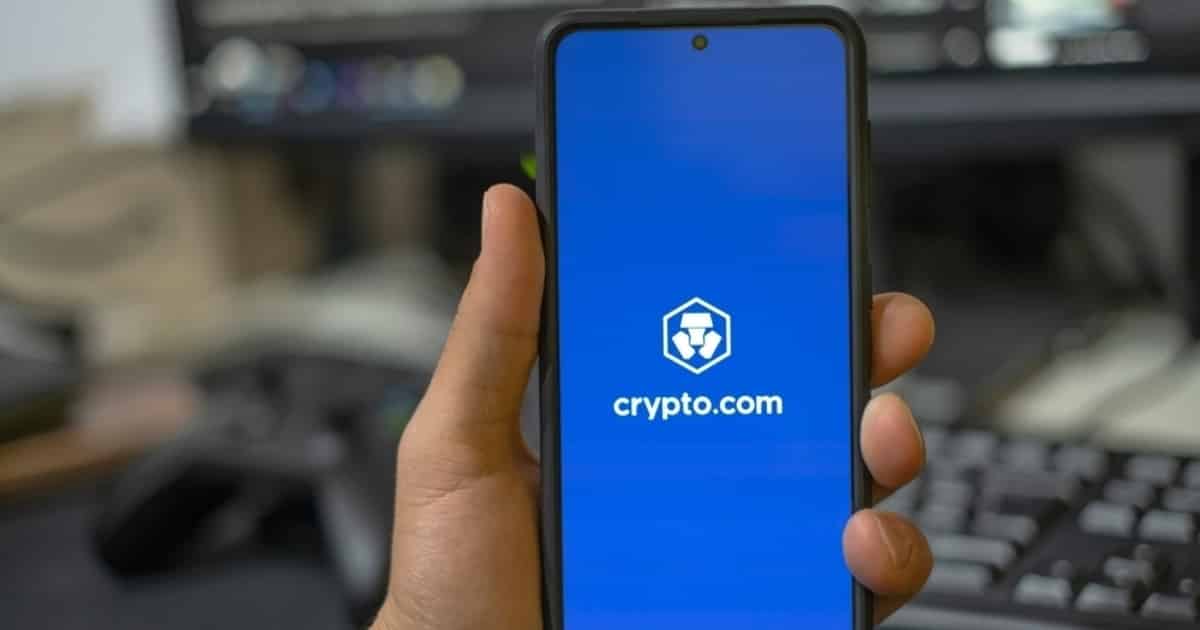 Crypto.com suspend tous les dépôts et retraits en raison de transactions suspectes non autorisées. 13